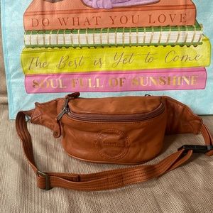 Leather Fanny pack like new canyon out back leathers